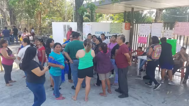 La Policía recibe llamada de que ocurrió una explosión en primaria ubicada en la colonia Xoclán