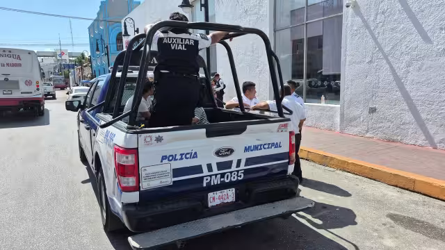 Riña entre tres mujeres provoca movilización policiaca en el Centro de Campeche.