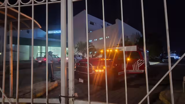 Autoridades evitan tragedia y auxilian a hombre en hospital de Campeche