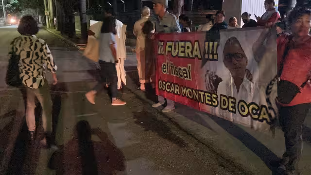 Ciudadanos piden que AMLO no sea cómplice del Fiscal Óscar Montes de Oca