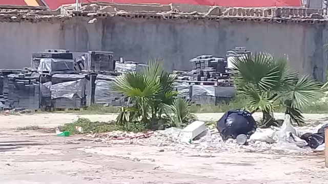 Otra de las asignaturas pendientes a tratar es el arribo masivo del ambulantaje