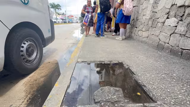 El mal olor de las aguas genera molestia entre los vecinos