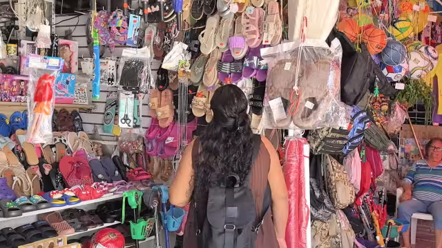 Comerciantes del mercado Alonso Felipe, en Ciudad del Carmen, esperan repunte por vacaciones.