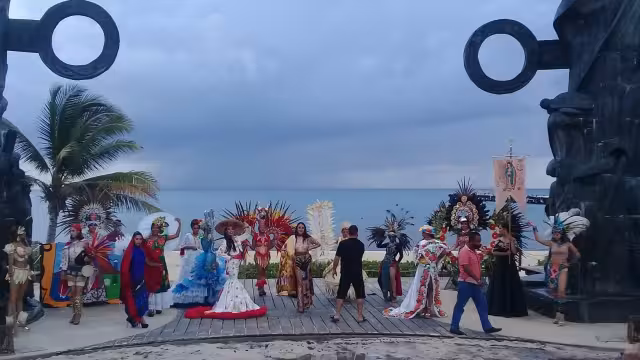 Con plumas, hojas de maíz, pintura y demás textiles este evento busca difundir las bellezas naturales de Quintana Roo