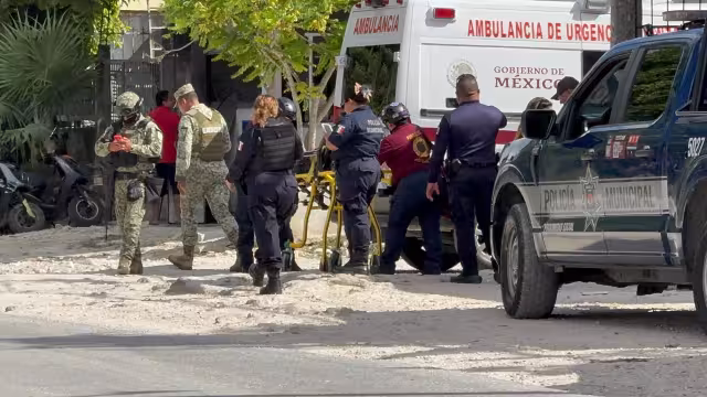 El hombre en situación de calle pidió ayuda en una tienda de abarrotes