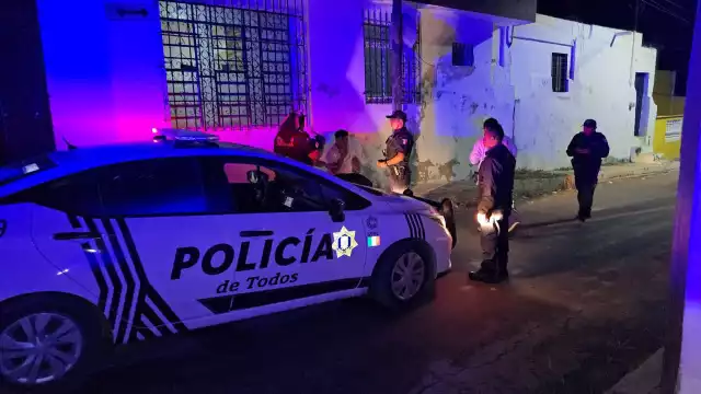 Elementos policiacos llegaron al lugar de los hechos para resguardar la zona.
