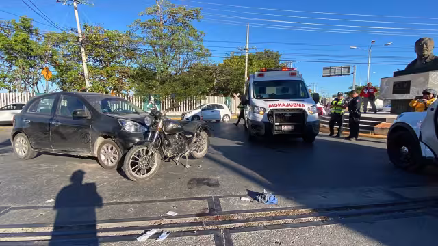 Accidente vial en la Colosio: motociclista con fractura expuesta