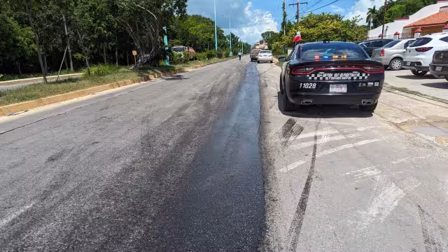 Una moto derrapo al pasar sobre el liquido viscoso