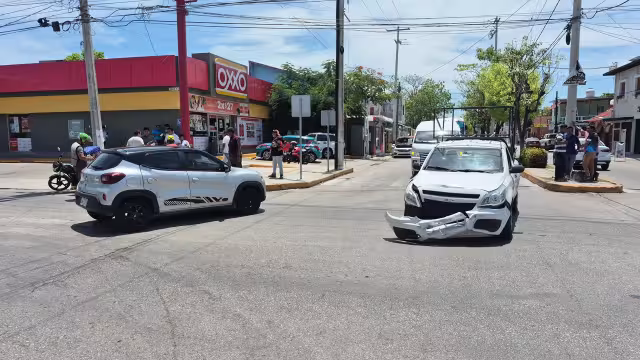 Camioneta habría ignorado la luz roja y provocado el encontronazo.