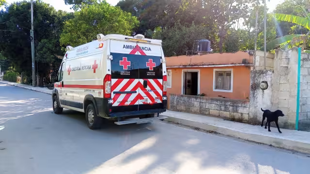 La ambulancia acudió a auxiliar a la persona