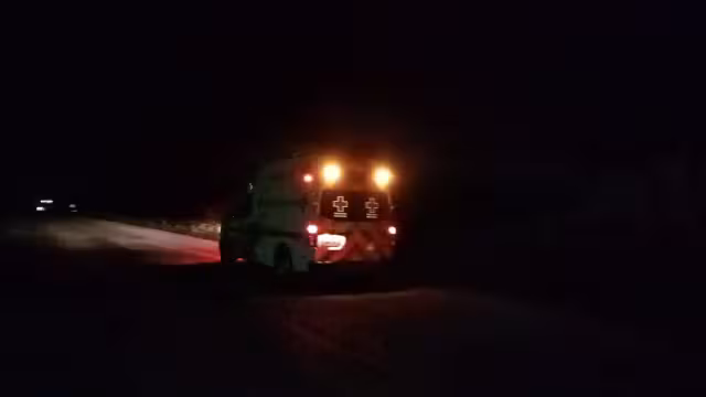 Los paramédicos acudieron al lugar del atropellamiento del motociclista en Cancún, sólo para constatar su muerte