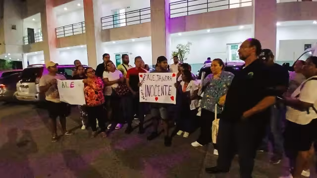 Los compañeros de la enfermera aseguran que es inocente y piden su libertad.