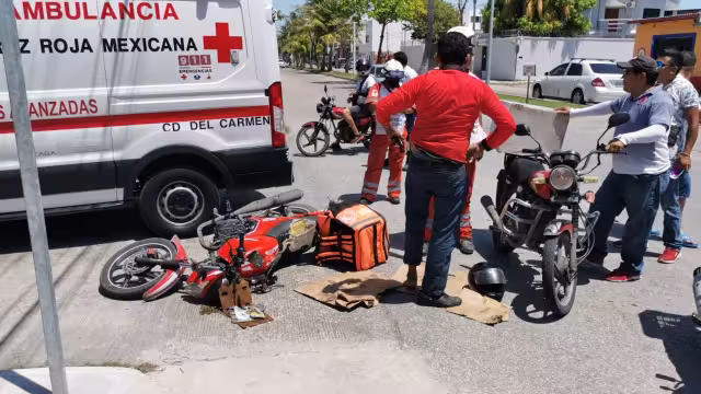 El motociclista se negó a ser trasladado por la ambulancia de la Cruz Roja