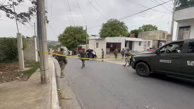 Un intenso operativo encabezado por la Fiscalía se registró en la colonia San Joaquín.