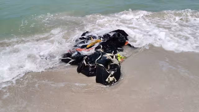 Las bolsas no se trataban de cuerpos humanos, sino de una casa de campaña rota