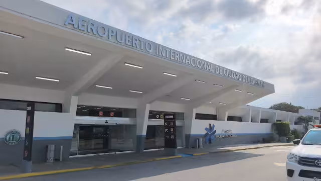 Turismo y economía dependen de conectividad aérea en Carmen