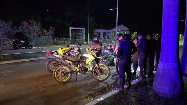 Dos de los jóvenes portaban drogas y uno circulaba a bordo de una motocicleta robada