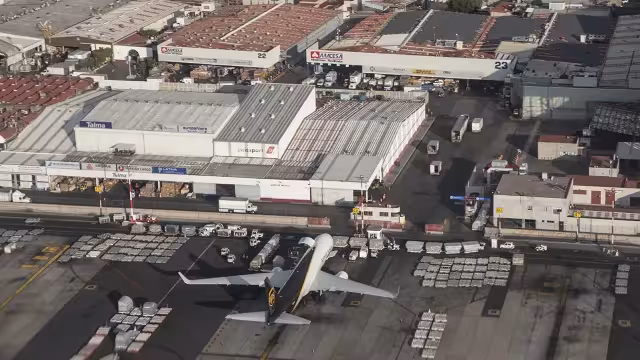 Roban avión del AICM