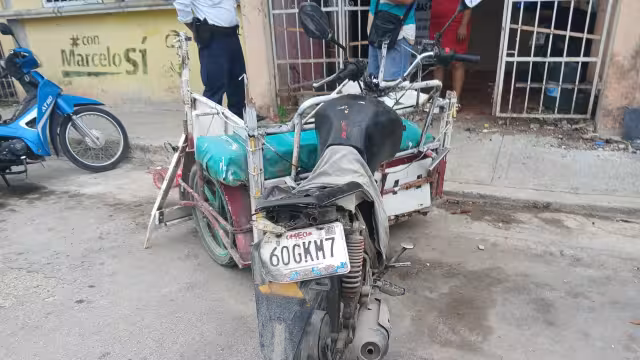 El mototaxista volcó la unidad, causándole destrozos