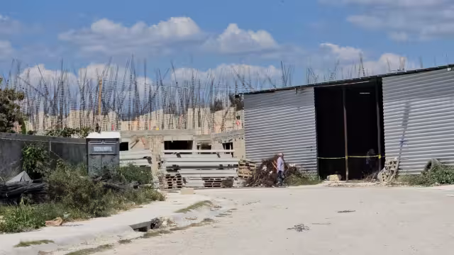 Clausura de obras en “El Tamarindo” pone en riesgo viviendas para miles de familias.