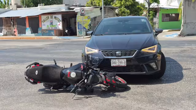 Conductora habría realizado una vuelta en “U” sin precaución.