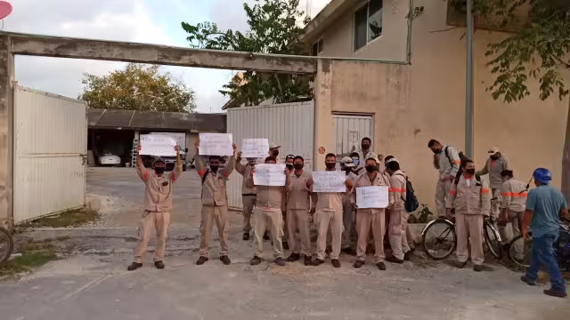 Se manifestaron a las afueras del complejo en Puerto Aventuras