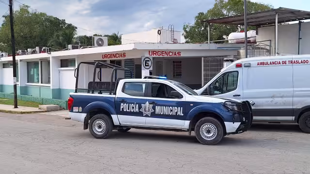 Trascendió que en el hecho violento participaron dos personas que se desplazaban en un vehículo sedán, las cuales luego del ataque salieron huyendo del lugar.
