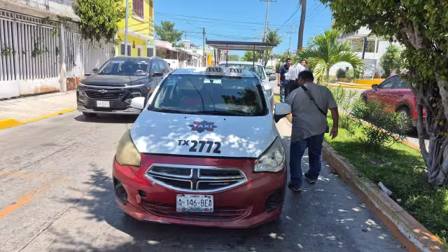 Choque por alcance provoca tránsito lento en avenida 26
