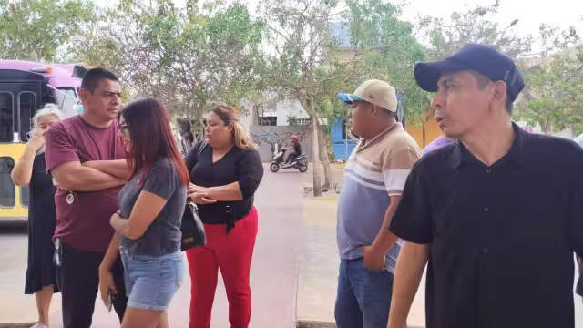 Los padres de familia manifestaron su molestia por la situación.