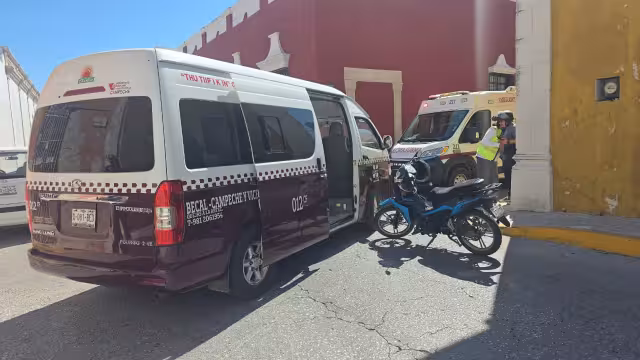 Motociclista se proyecta contra colectivo en la calle 10