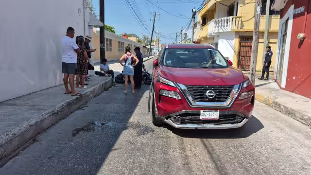 Cruz Roja atiende a motociclista tras percance vial en Campeche