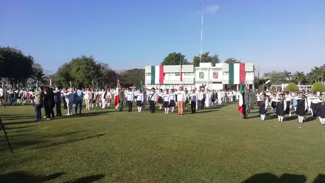 La representante tomó protesta a los alumnos de escuelas locales