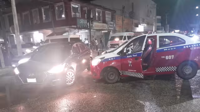 Accidente en la avenida Justo Sierra Méndez dejó solo daños materiales