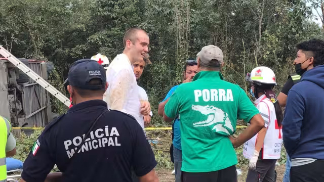 Según se detalló fueron enviados a hospitales de Cancún y de Playa del Carmen, para lo que fueron usados 10 ambulancias