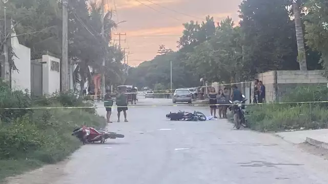 Las dos motocicletas quedaron tendidas sobre la cinta asfáltica.