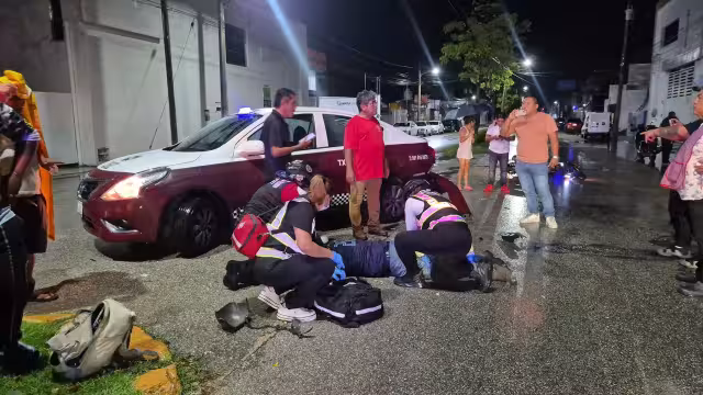Motociclista termina hospitalizado tras fuerte accidente frente a la iglesia de la Santa Margarita
