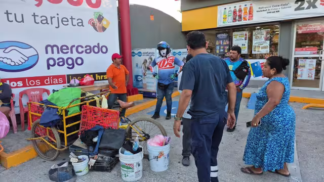 Motociclista arrolla a triciclero en el fraccionamiento Mediterráneo.
