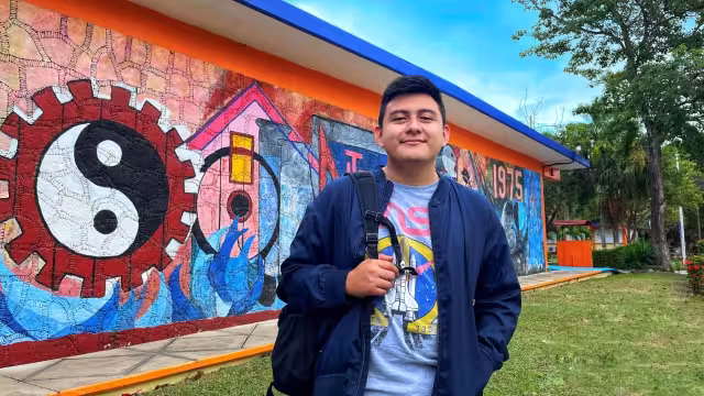 El originario de Bacalar aseguró que el camino no ha sido fácil, pues sigue buscando los recursos para pagar sus vuelos