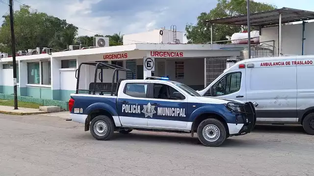 Trascendió que en el hecho violento participaron dos personas que se desplazaban en un vehículo sedán, las cuales luego del ataque salieron huyendo del lugar.