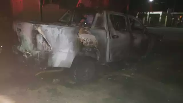El auto quedó completamente quemado