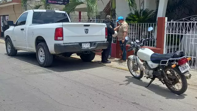 El extranjero fue detenido presuntamente por exceso de velocidad y por presentar actitud sospechosa