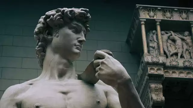 La maestra no habría respetado el protocolo de la escuela para mostrar la escultura