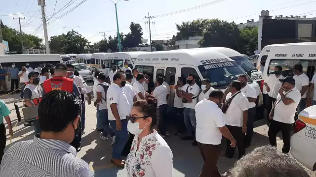 Los manifestantes piden a Imoveqroo tomarlos en cuenta