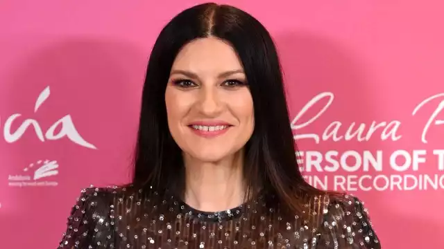 Detienen a hombre por disparar en concierto de Laura Pausini