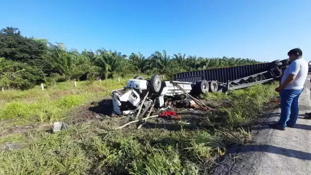 El conductor fue trasladado de emergencia al hospital donde permanece en estado grave