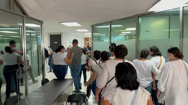 Los maestros que se manifestaron en la SEQ prohibieron la entrada del personal de la dependencia estatal en Chetumal