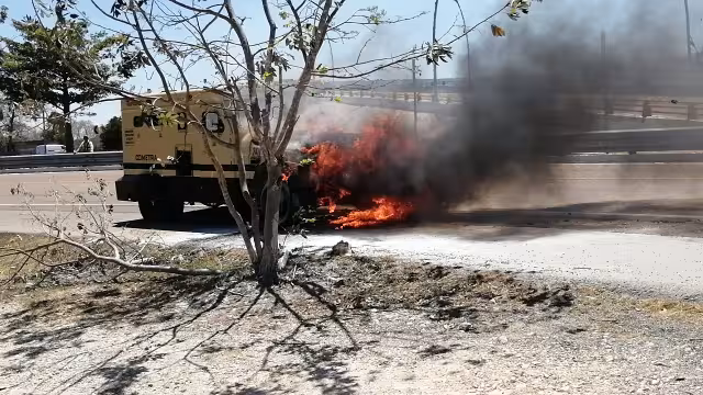 El incendio ocurrió a la entrada de una maquiladora