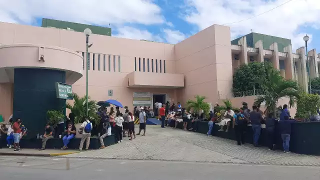 Trabajadores turísticos en Playa del Carmen que dieron positivo a COVID, indicaron que hay brotes del virus en los centros de trabajo