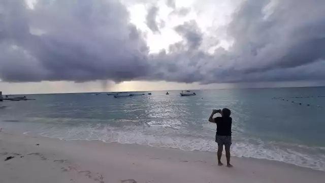 Pescadores y prestadores de servicios náuticos señalan que desde ayer se cerró el puerto a la navegación. Foto: Irelis Leal