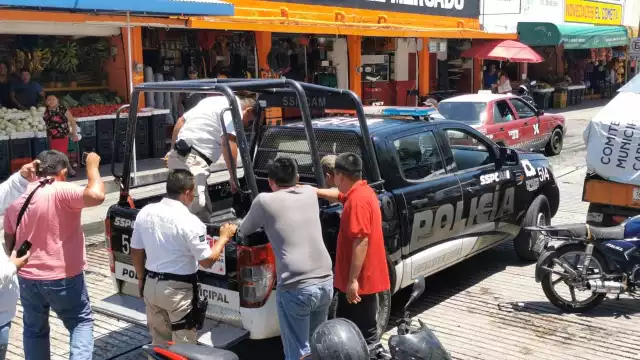 El hombre fue sorprendido por el dueño de la moto cuando intentó llevársela